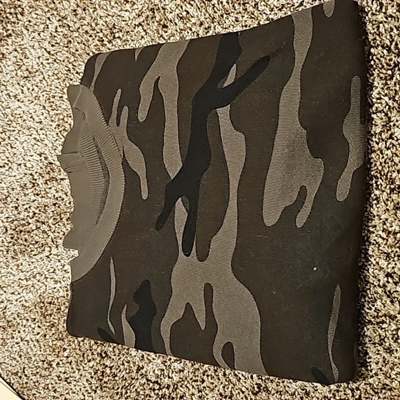 Sweatshirt bundle of very soft light weight sweatshirts - Picture 2 of 10